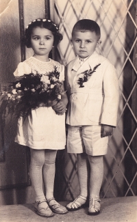 Jaroslava Kovaříková, First Holy Communion in 1945