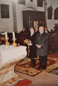 The Motz couple, golden wedding in the church, 2004