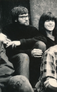 Dragoljub Matić on the steps of the National Museum with friends (1966)