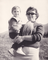 Jaroslava Kovaříková with her daughter Renata in 1970