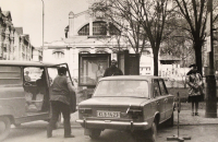 Wedding of Kateřina Willigová and Jiří Frodel, unknown man in the middle photographing the participants, Prague, 1979
