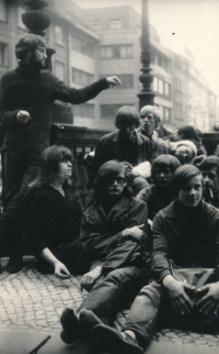 Dragoljub Matić (standing left) on Wenceslas Square with friends, Prague (1966)