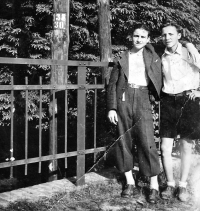 Anna Macečková's brother Emil Beneš (left)