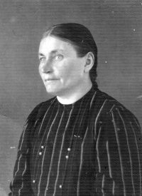 Anna Macečková's mother Emílie Benešová