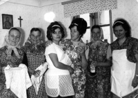 Anna Macečková (fourth from the left) as a cook at a wedding in Štěpánkovice