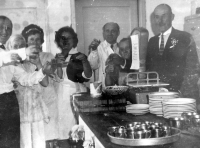 Anna Macečková (third left) as a cook at her sister-in-law's wedding in Vratimov