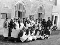 Anna Macečková (top row, third from the left) during cook training