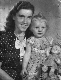 Anna Macečková with daughter Zdeňka