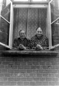 Anna Macečková's mother Emílie Benešová (right)