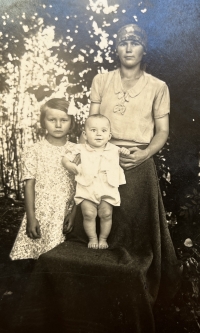 Mother Anna Lišková with son Jaroslav, 1939