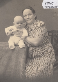 Jiří Juřena with his mother Paula,1945, Frývaldov