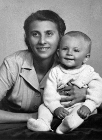 Anna Marková with her mother, Staré Město u Uherského Hradiště, 1941