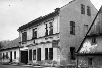 The house in Vrbno pod Pradědem with a glassworks and a glass shop, where Anna Marková's father became a national administrator in 1945