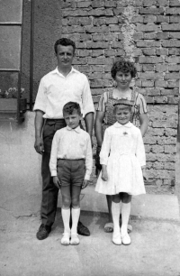 Erhard Pluške with wife Marta, daughter Ludmila and son Jiří