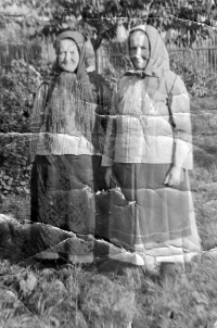 Štěpánkovice women in traditional clothes, 1930s