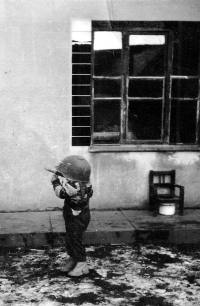 Erhard Pluške's nephew Reiny with a German military helmet