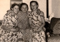 The witness with her sister and mother (Jana Machová on the right)
