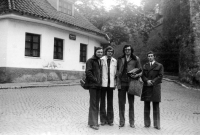 Jiří Tieftrunk (second right, with radio in hand) on the way from Pohořelec to the jammer on Petřín, Prague, 1975