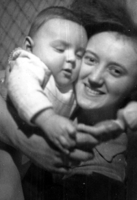 Jiří Tieftrunk with mother, Olomouc, 1951