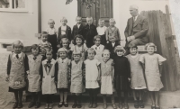 Dražov school; Richard Wagner is third from left in top row, late 1930s