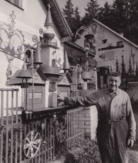 Blacksmith and shoemaker Antonín Lehečka in front of his fairy-tale Iron Kingdom