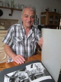 Miloš Lehečka looking through his archive materials in Hradiště near Blatná, 27 June 2025