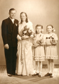 Parents' wedding; the bride's daughter Magda from her first marriage is standing next her, 1947