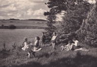 Sister Marie Lehečková (second from left) and near her Miloš Lehečka at Protivský pond
