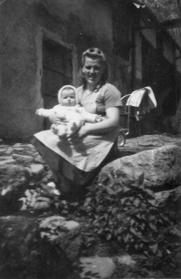Paula Wagnerová with daughter Věra, Dražov, spring of 1951