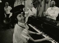 Jiří Vyšohlíd (in the foreground) in the production Jak se na co hraje  (directed by Josef Krofta), 1975, Hradec Králové