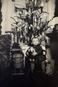 Witness at Christmas at her grandmother, Šluknov 1940