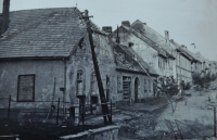 Chemist´s shop and other houses damaged after airstrikes