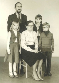 Family photo; Světlana in the rear, twins Michaela and Jakub on the sides, 1982