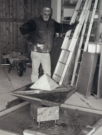 František Svátek with an artefact for Plzeň, 2004