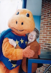 Zdeňka Lukašíková travelling around the world after 1989