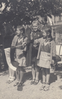 Welcoming the Red Army on the square in Třebechovice pod Orebem, Vlasta Novotná (left), her sister Růžena on the right, 1945