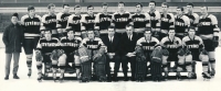 Pamětník (šestý zleva ve vrchní řadě) jako hráč týmu CHZ Litvínov, 1968