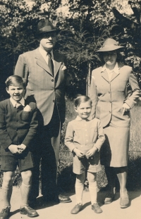Krützner family, witness on the left, mid-1940s