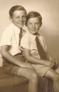 Eduard Krützner (left) with his brother Jaromír, first half of the 1940s