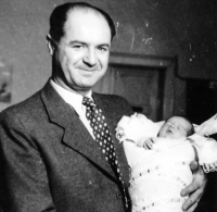 Tomáš Klepek with his father Drahoslav, 1951