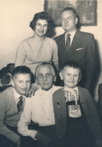 Jaromír Neumann (bottom left) with his brother, parents and grandmother, circa 1962