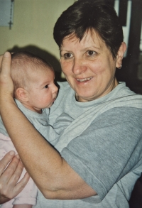 Hana Staňková with granddaughter, 2003