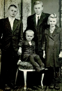 The Beňo siblings: Emil - father of the witness, the eldest of the children, Jan on the left, Milada and Miroslav, 1945