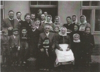 Extended family photo, the last one they took together
