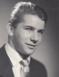 Miloslav Chráska as a graduate of the Electrical Engineering School, 1960