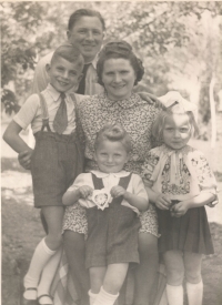 Family photo, 1947