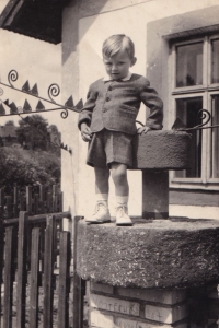 Miloš Lehečka as a little boy in front of his native house in Hradiště