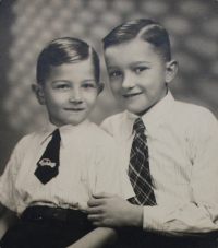 Brothers Zdeněk (left) and Jindřich Chalupa, 1940