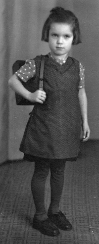 Krista Fleknová in the first class, 1943