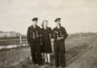 Zleva strýc Franz, matka, otec. Holandsko 1941 / 43